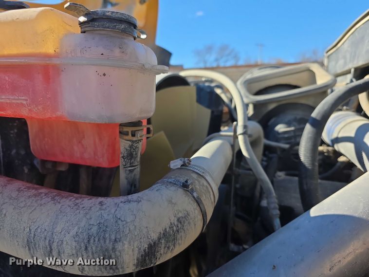 image for item FI0712 2006 IH 7600 dump truck