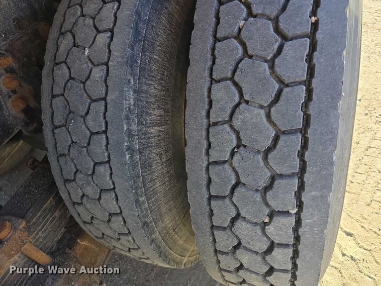 image for item FI0712 2006 IH 7600 dump truck