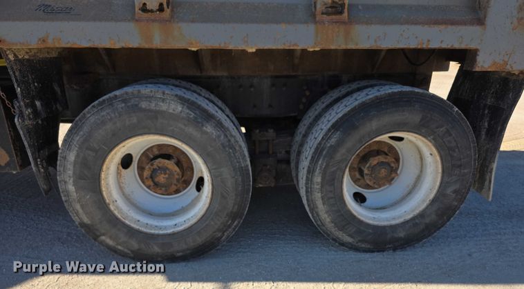 image for item FI0712 2006 IH 7600 dump truck