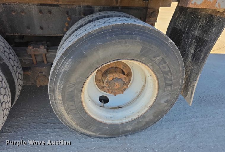 image for item FI0712 2006 IH 7600 dump truck