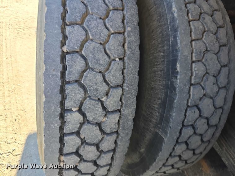 image for item FI0712 2006 IH 7600 dump truck