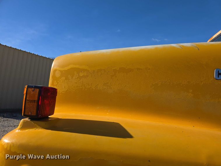 image for item FI0713 2002 International 2574 dump truck