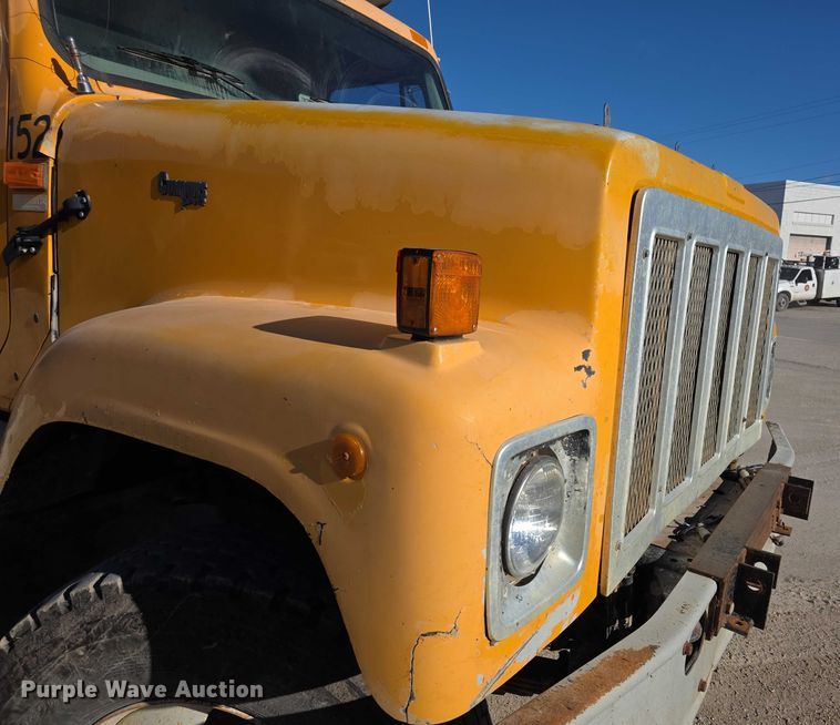 image for item FI0713 2002 International 2574 dump truck