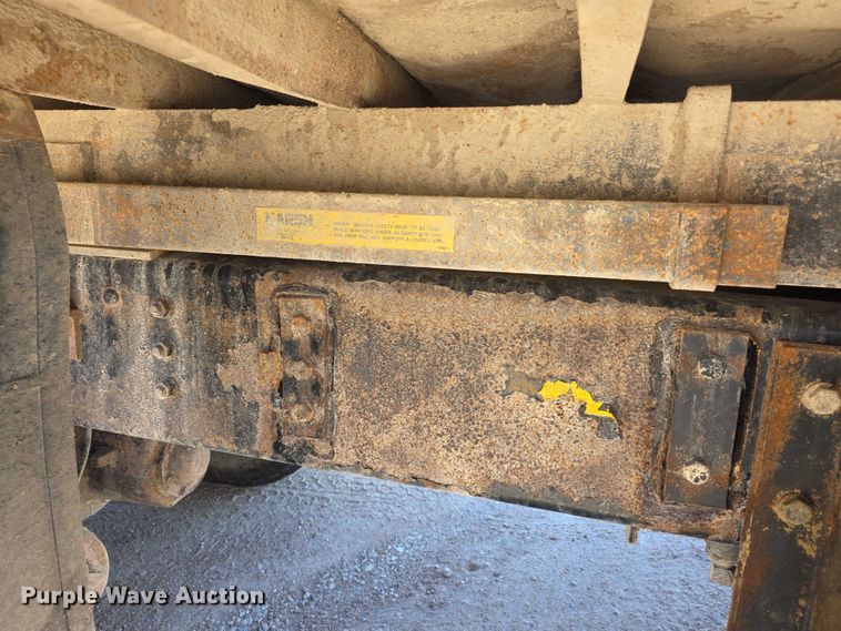 image for item FI0713 2002 International 2574 dump truck