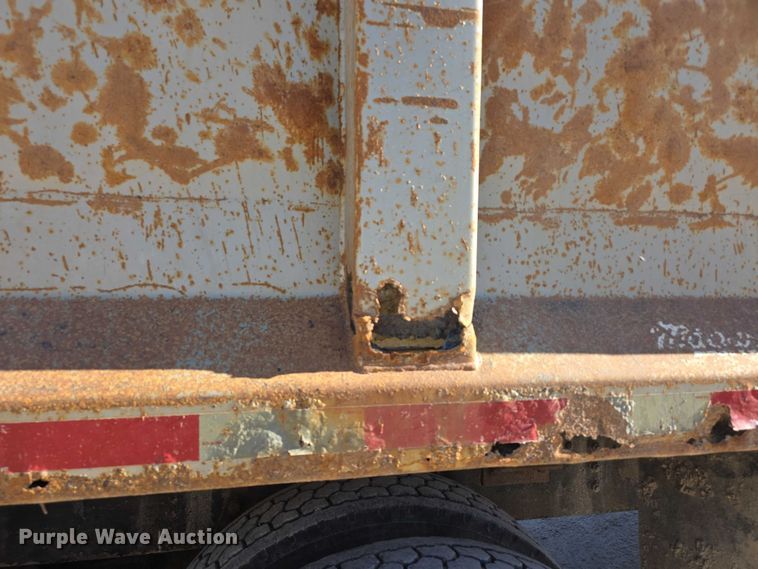 image for item FI0713 2002 International 2574 dump truck