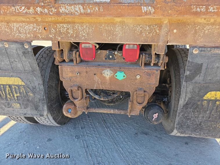 image for item FI0713 2002 International 2574 dump truck