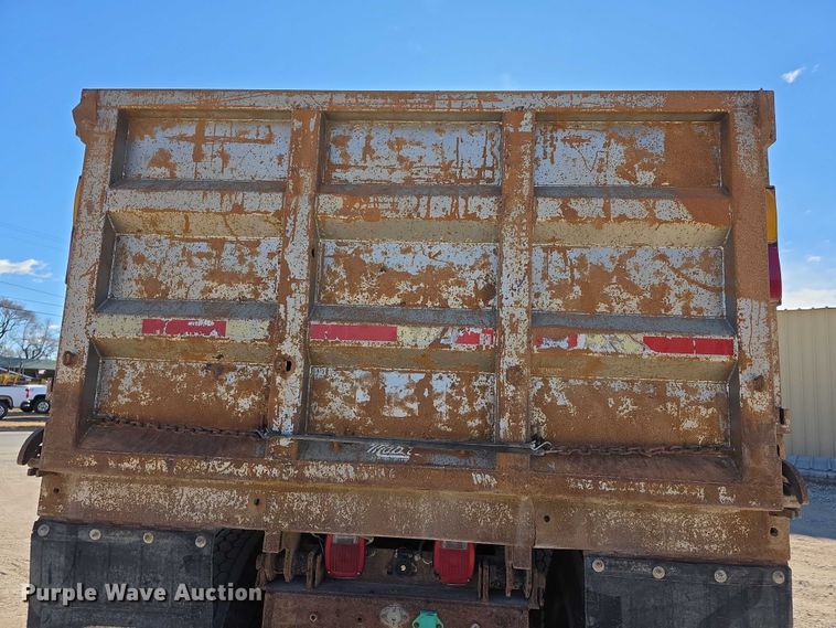 image for item FI0713 2002 International 2574 dump truck