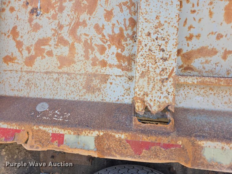image for item FI0713 2002 International 2574 dump truck