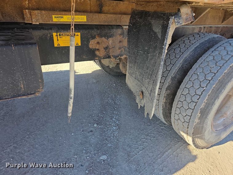 image for item FI0713 2002 International 2574 dump truck