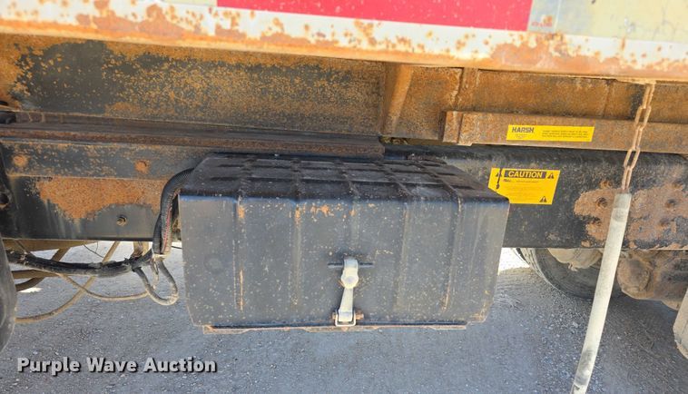 image for item FI0713 2002 International 2574 dump truck
