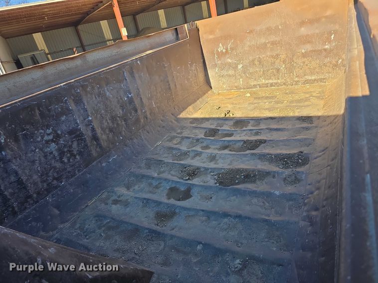 image for item FI0713 2002 International 2574 dump truck