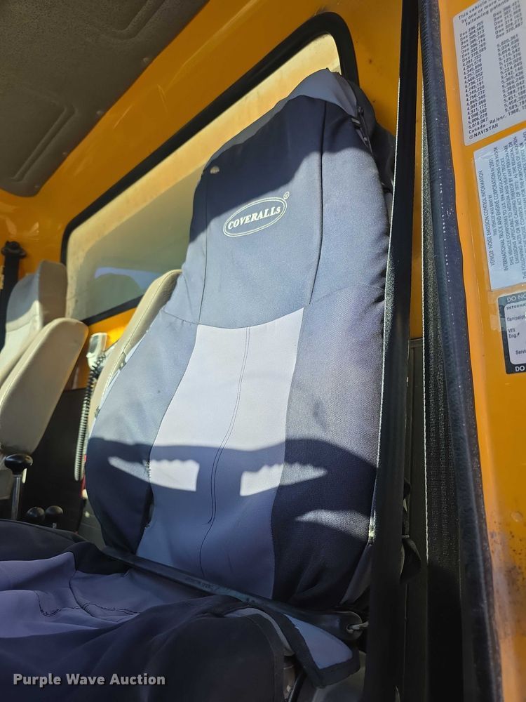 image for item FI0713 2002 International 2574 dump truck