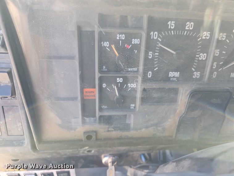 image for item FI0713 2002 International 2574 dump truck