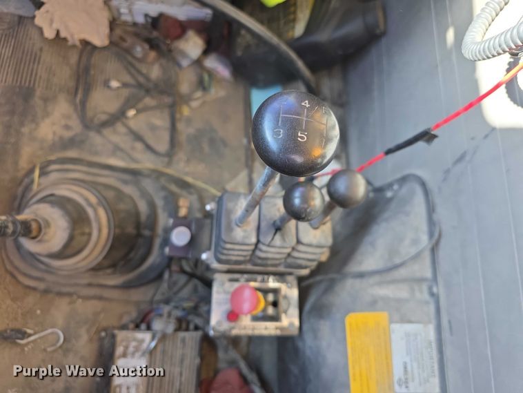 image for item FI0713 2002 International 2574 dump truck