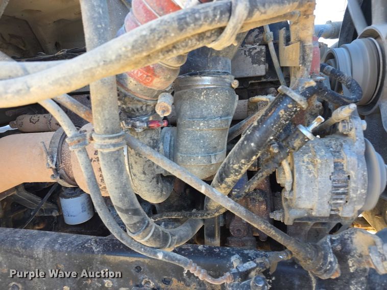 image for item FI0713 2002 International 2574 dump truck