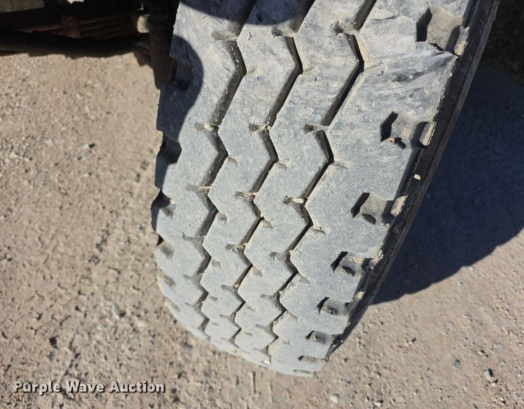 image for item FI0713 2002 International 2574 dump truck