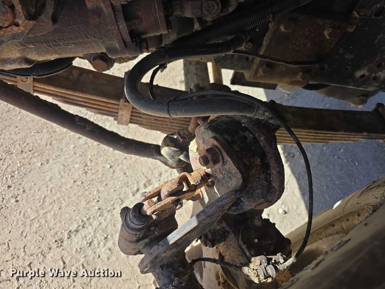 image for item FI0713 2002 International 2574 dump truck