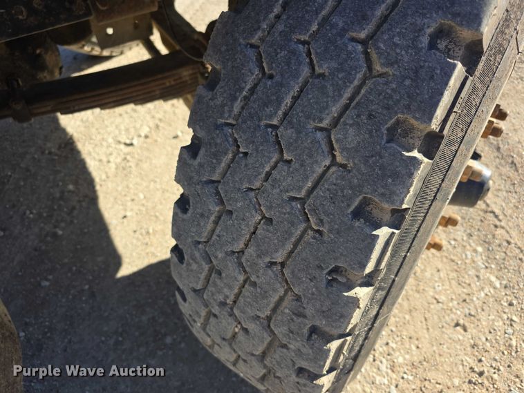 image for item FI0713 2002 International 2574 dump truck