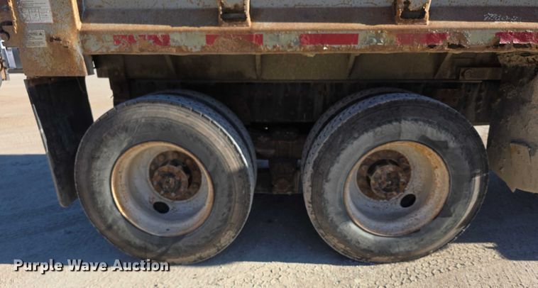 image for item FI0713 2002 International 2574 dump truck