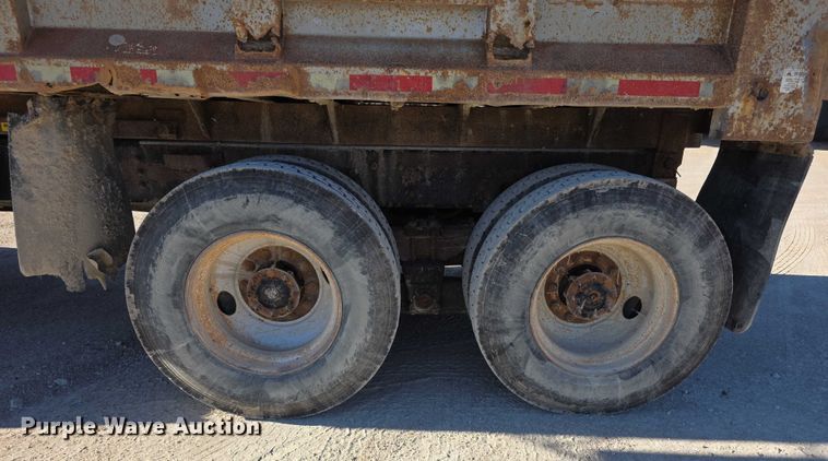 image for item FI0713 2002 International 2574 dump truck