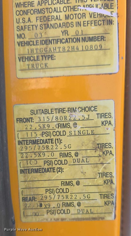 image for item FI0713 2002 International 2574 dump truck