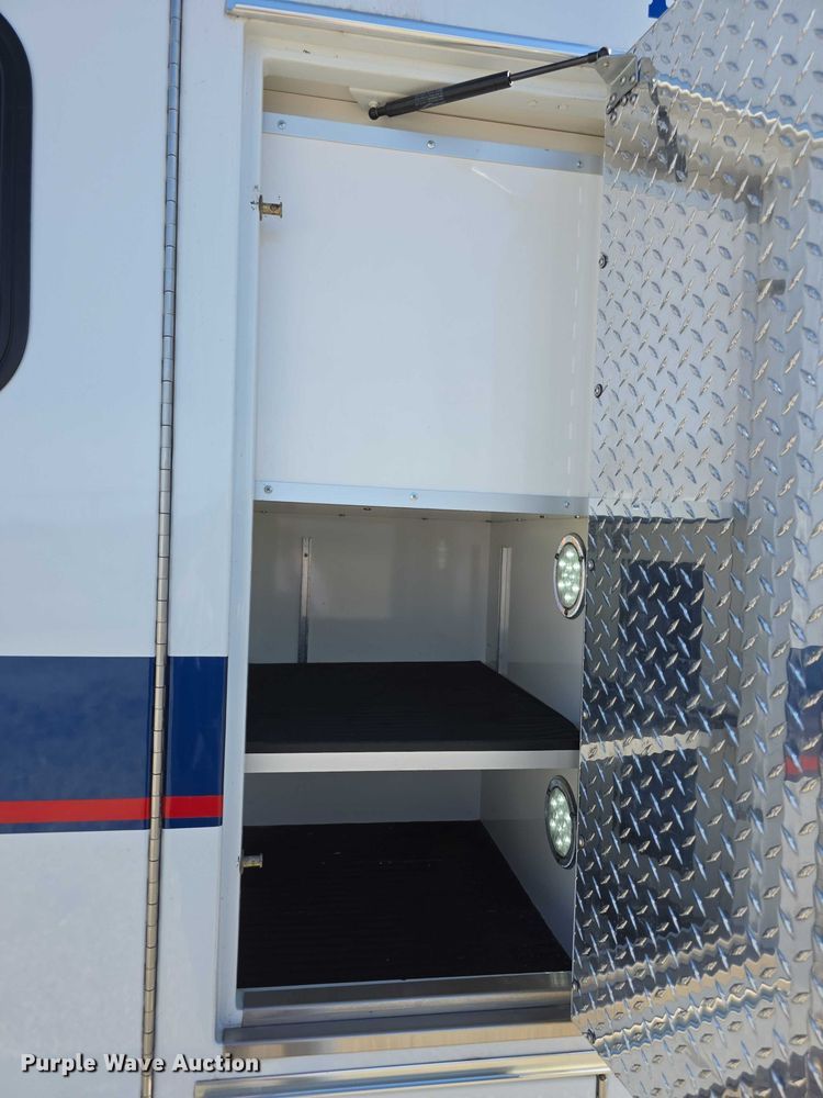 image for item FI0716 2016 Chevrolet Express 4500 ambulance