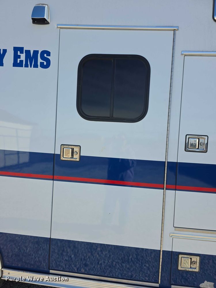 image for item FI0716 2016 Chevrolet Express 4500 ambulance