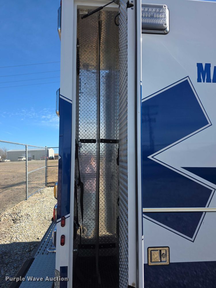 image for item FI0716 2016 Chevrolet Express 4500 ambulance