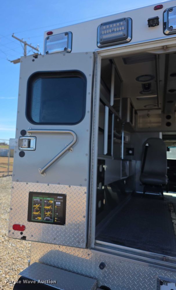 image for item FI0716 2016 Chevrolet Express 4500 ambulance