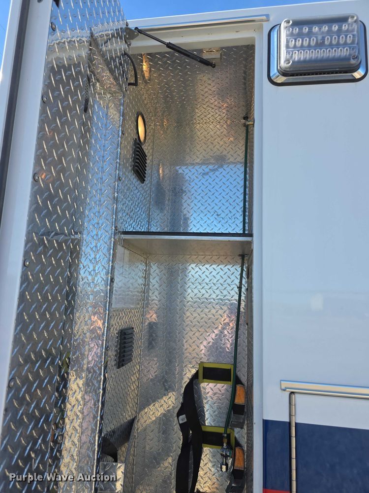 image for item FI0716 2016 Chevrolet Express 4500 ambulance