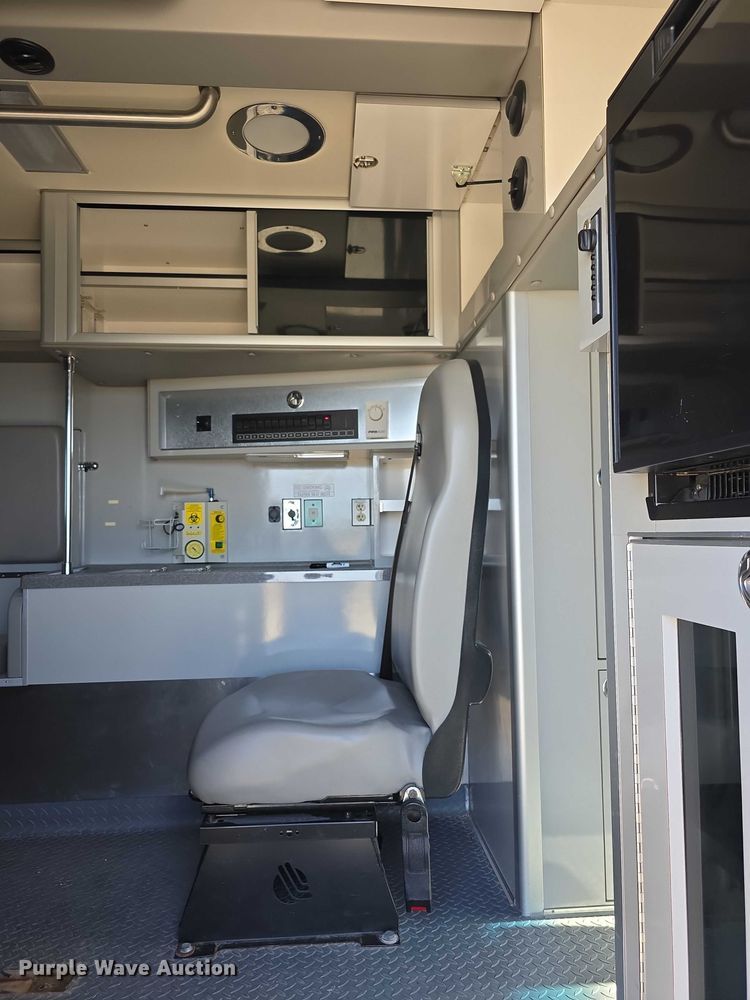 image for item FI0716 2016 Chevrolet Express 4500 ambulance