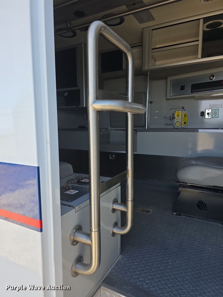 image for item FI0716 2016 Chevrolet Express 4500 ambulance