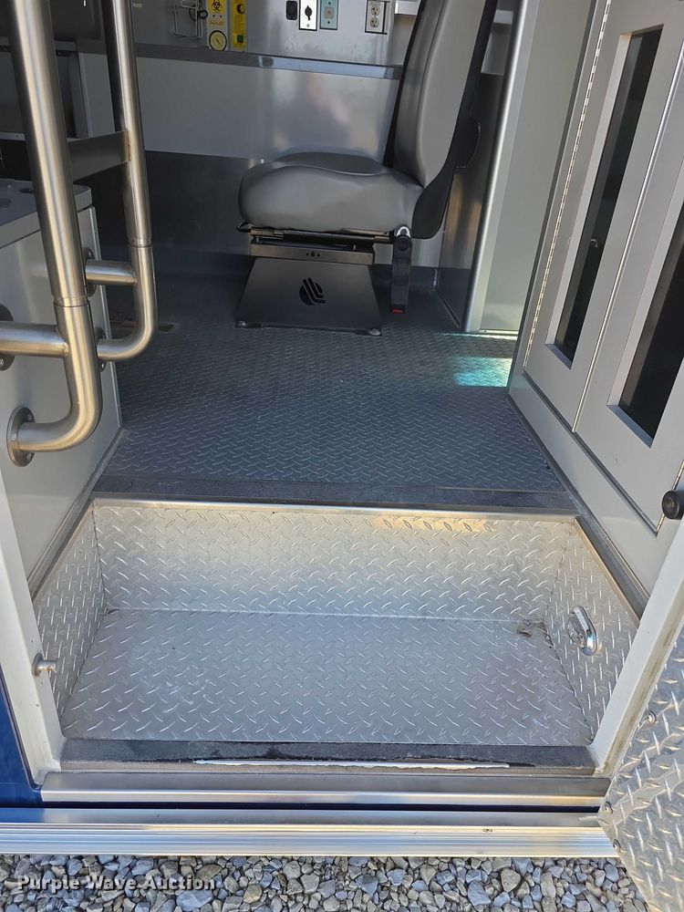 image for item FI0716 2016 Chevrolet Express 4500 ambulance