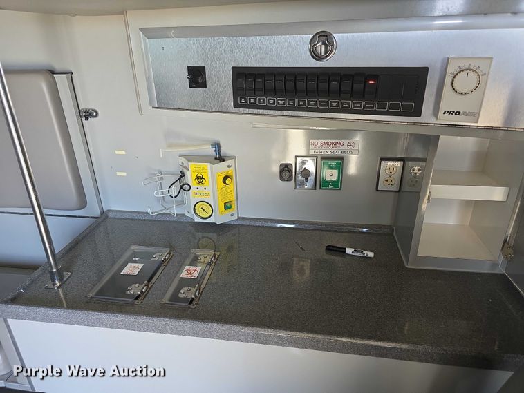 image for item FI0716 2016 Chevrolet Express 4500 ambulance