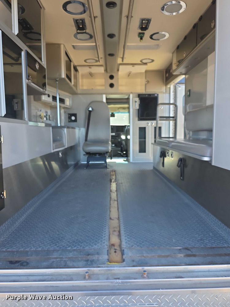 image for item FI0716 2016 Chevrolet Express 4500 ambulance