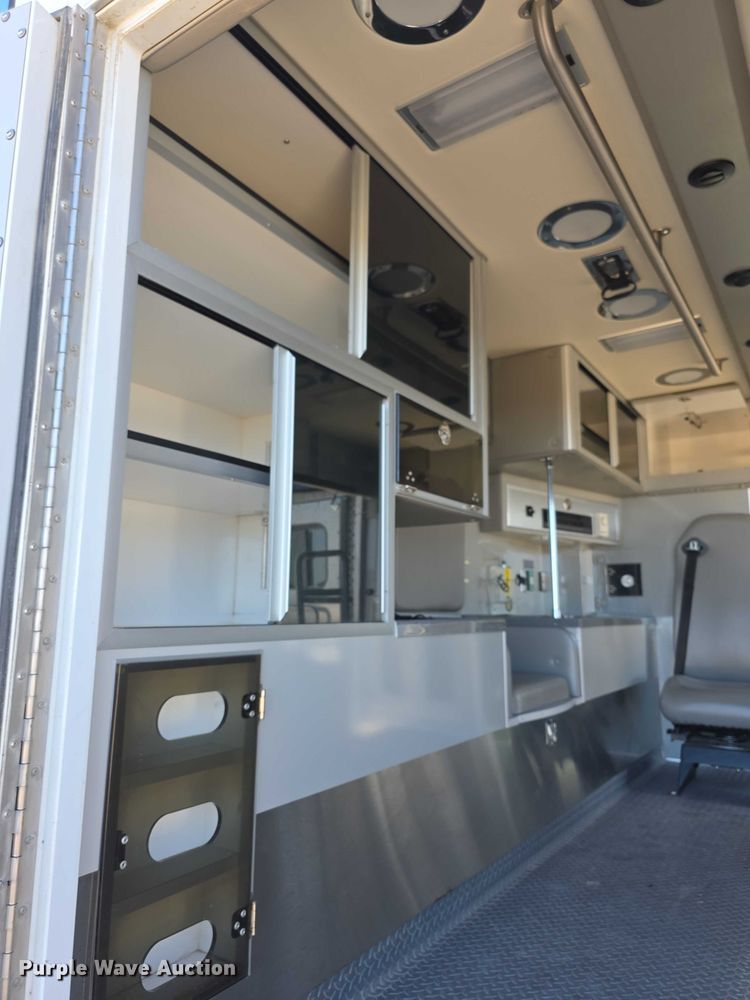 image for item FI0716 2016 Chevrolet Express 4500 ambulance