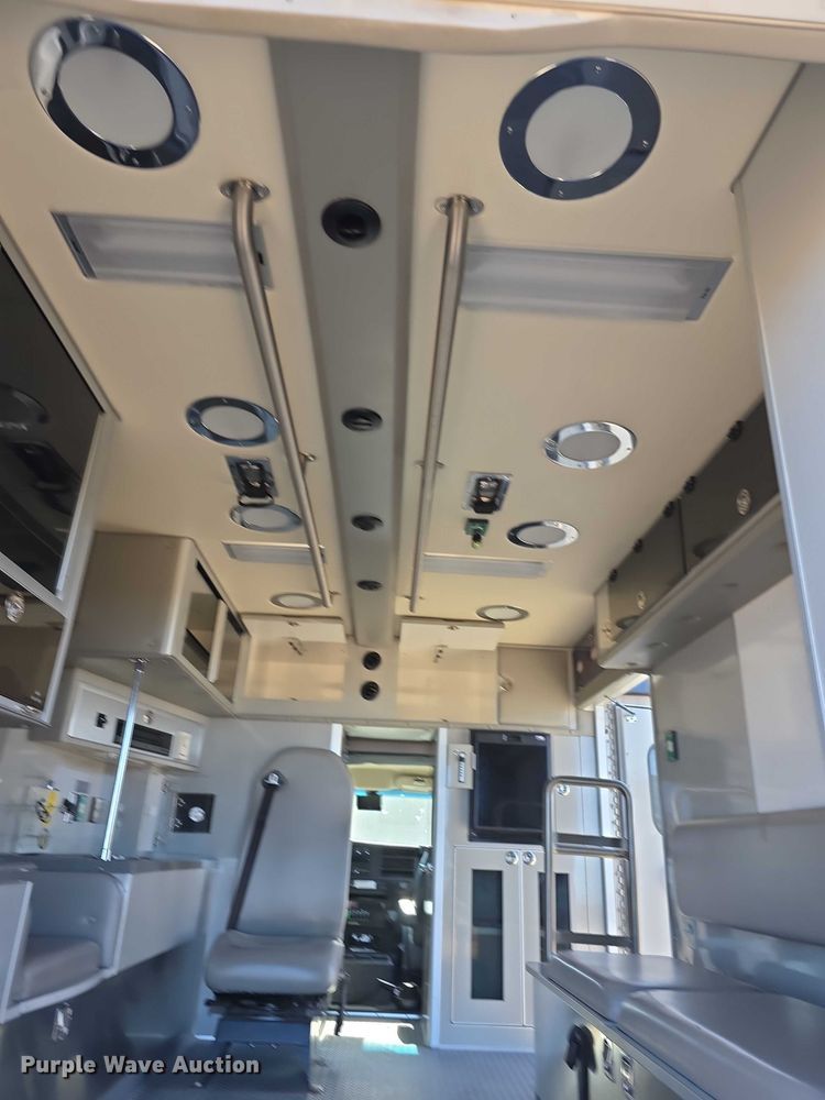 image for item FI0716 2016 Chevrolet Express 4500 ambulance