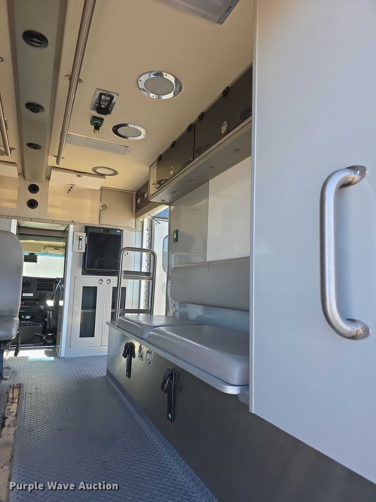 image for item FI0716 2016 Chevrolet Express 4500 ambulance