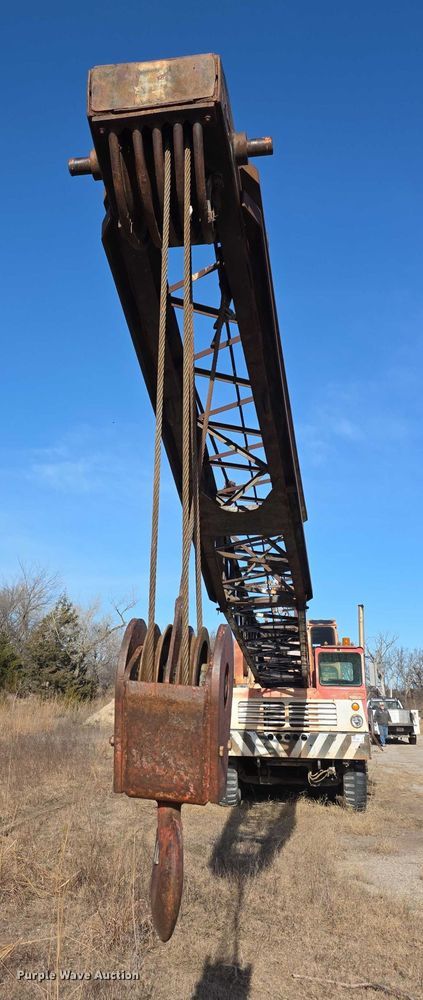 image for item FI0719 1965 Link Belt FMC TC108B crane