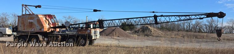 image for item FI0719 1965 Link Belt FMC TC108B crane