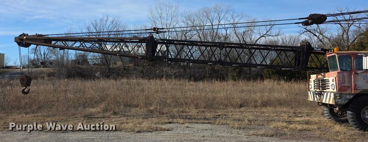 image for item FI0719 1965 Link Belt FMC TC108B crane