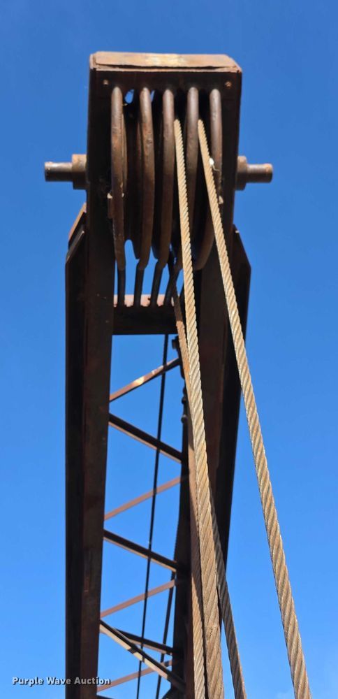 image for item FI0719 1965 Link Belt FMC TC108B crane