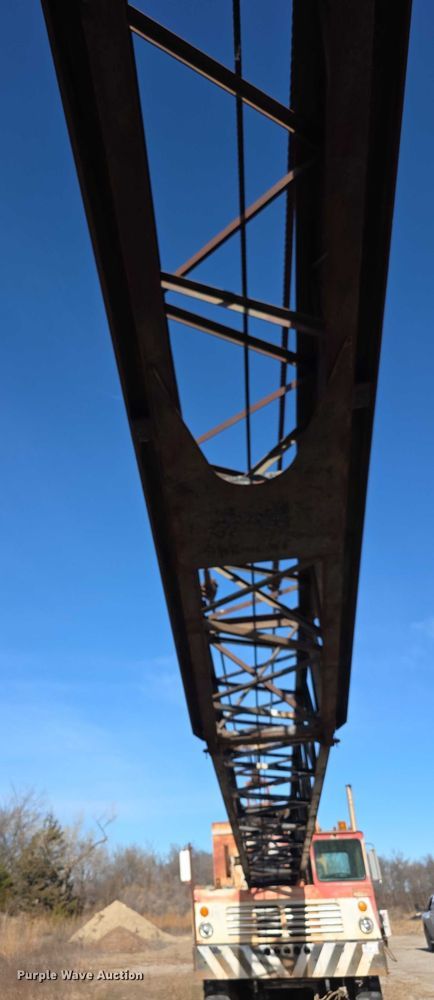 image for item FI0719 1965 Link Belt FMC TC108B crane