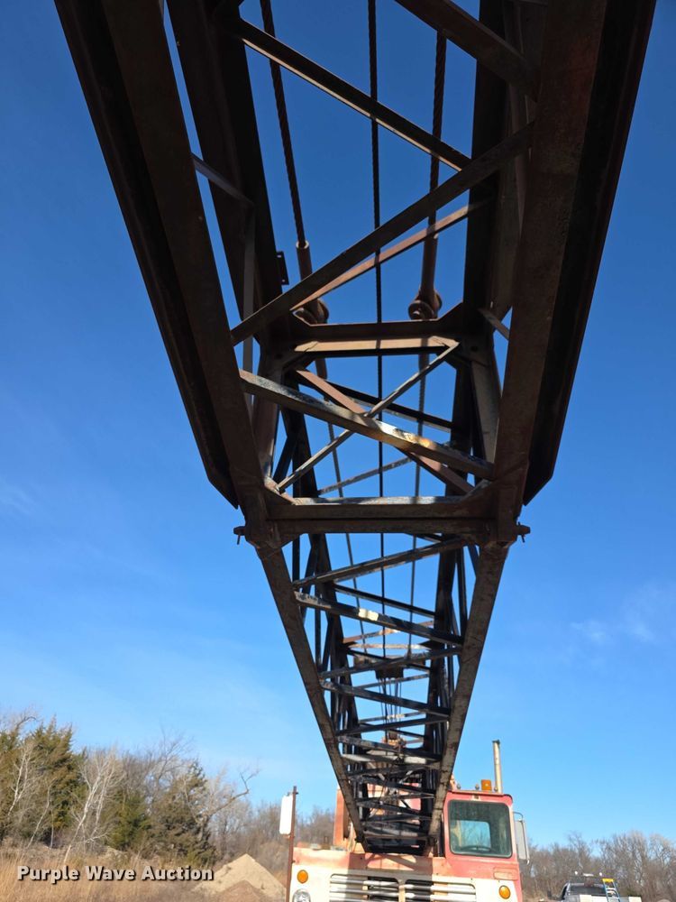 image for item FI0719 1965 Link Belt FMC TC108B crane