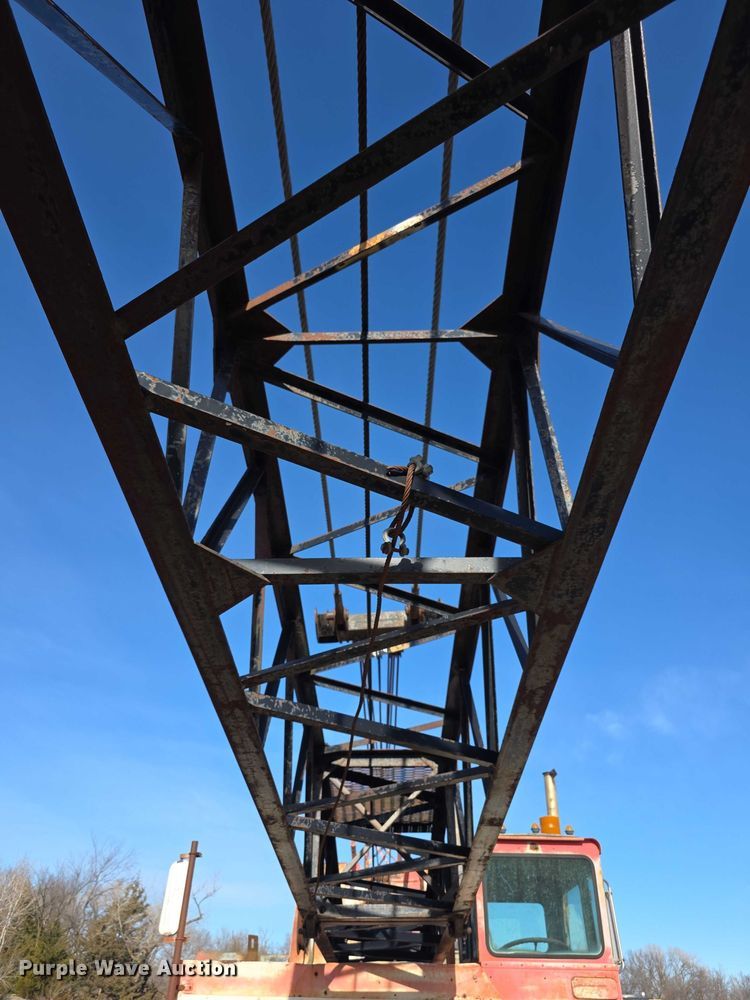 image for item FI0719 1965 Link Belt FMC TC108B crane