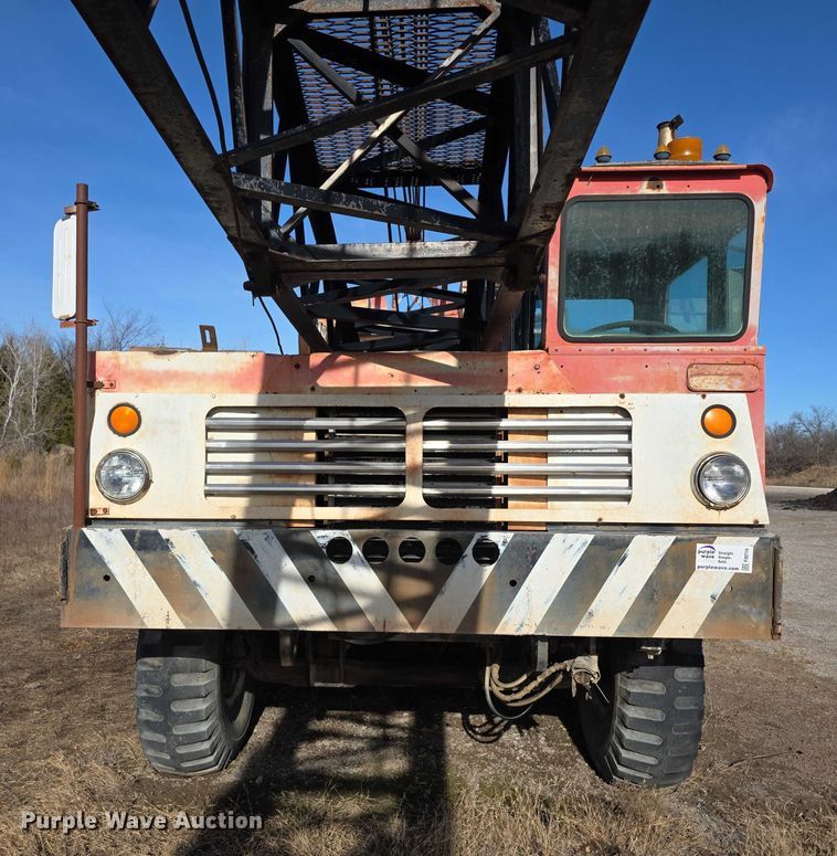 image for item FI0719 1965 Link Belt FMC TC108B crane