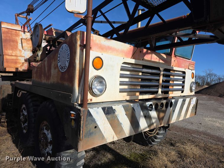 image for item FI0719 1965 Link Belt FMC TC108B crane