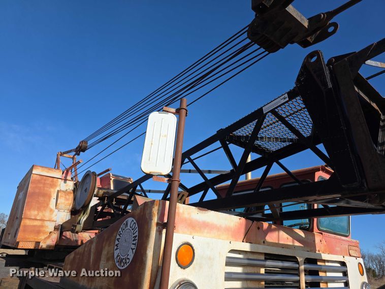 image for item FI0719 1965 Link Belt FMC TC108B crane