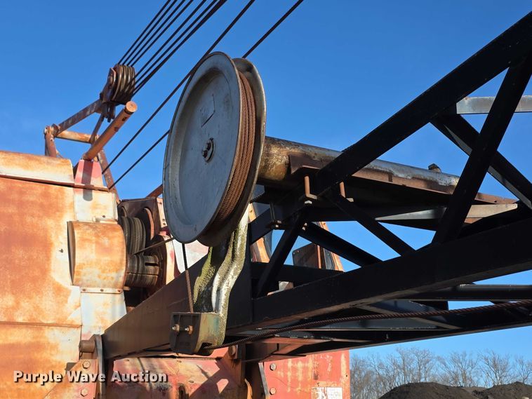 image for item FI0719 1965 Link Belt FMC TC108B crane