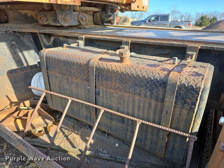 image for item FI0719 1965 Link Belt FMC TC108B crane